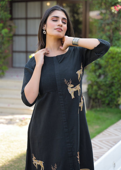 Mayri Onyx embroidery cotton kurta pant set