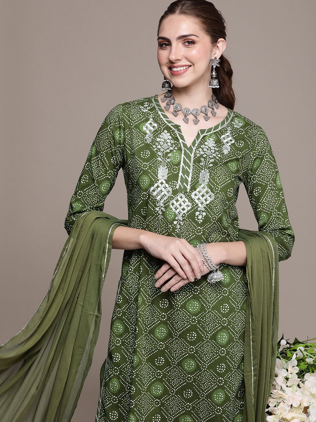 Dhiyona AN Women Green Printed Regular Gotta Patti Kurta with Sharara & With Dupatta