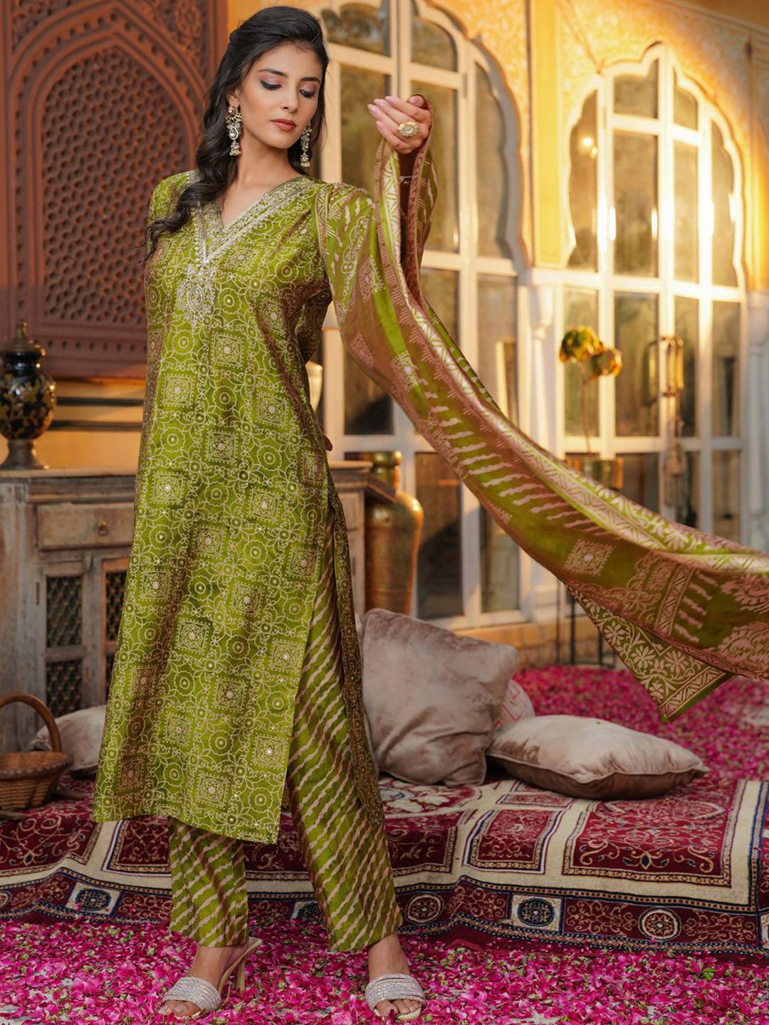 Dhiyona KL Women Ethnic Motifs Printed Regular Thread Work Kurta with Trousers & Dupatta