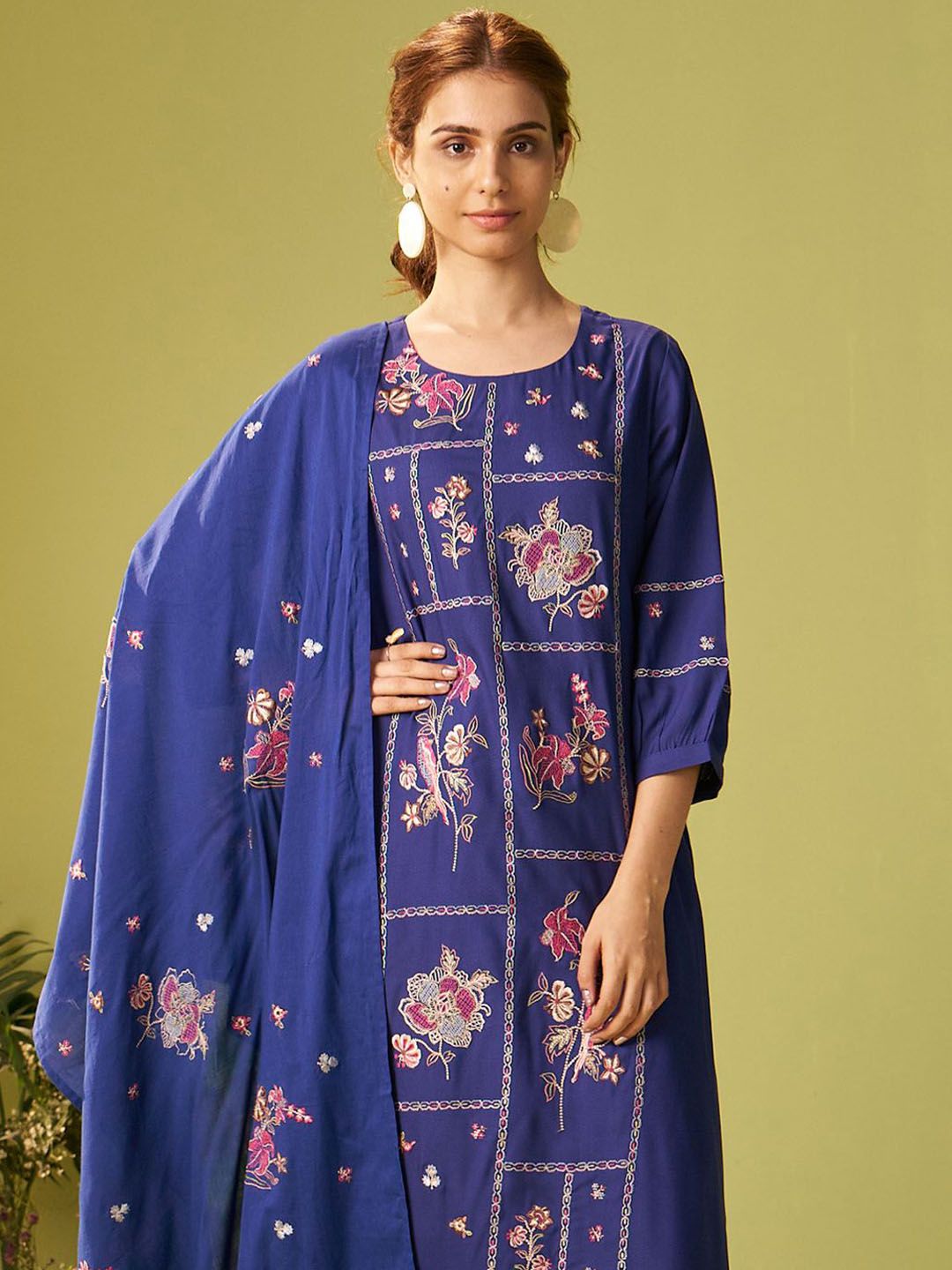 Dhiyona IE Women Floral Embroidered Kurta with Trousers & Dupatta