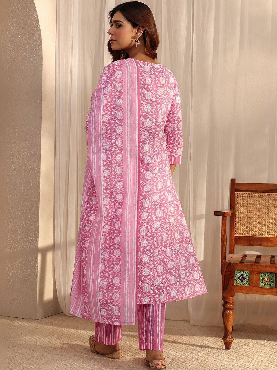 Women Floral Printed Regular Thread Work Kurta with Trousers & With Dupatta