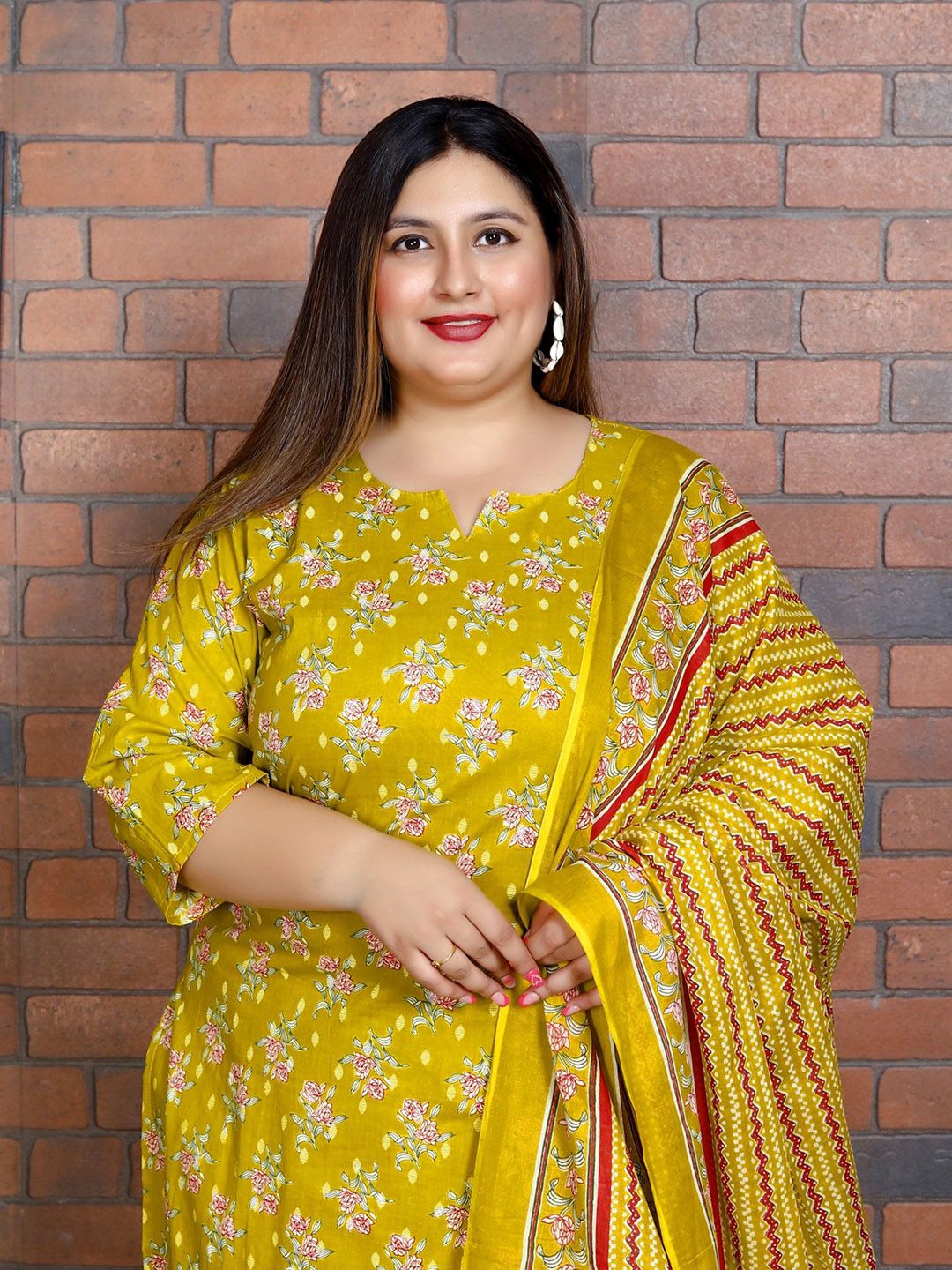 Dhiyona KL Women Floral Printed Regular Sequinned Pure Cotton Kurta with Trousers & With Dupatta