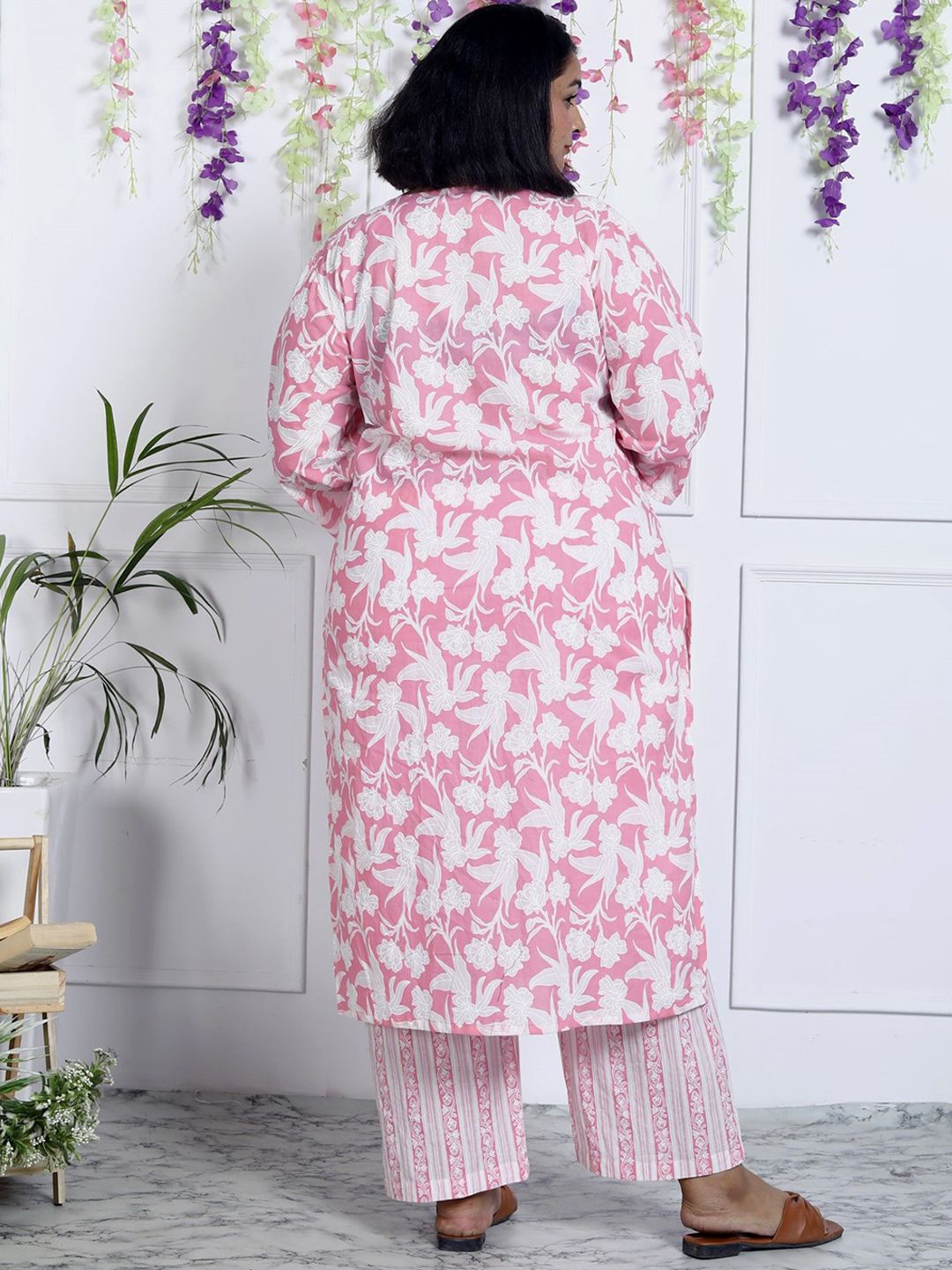 Dhiyona KL Women Floral Printed Regular Sequinned Pure Cotton Kurta with Trousers & With Dupatta