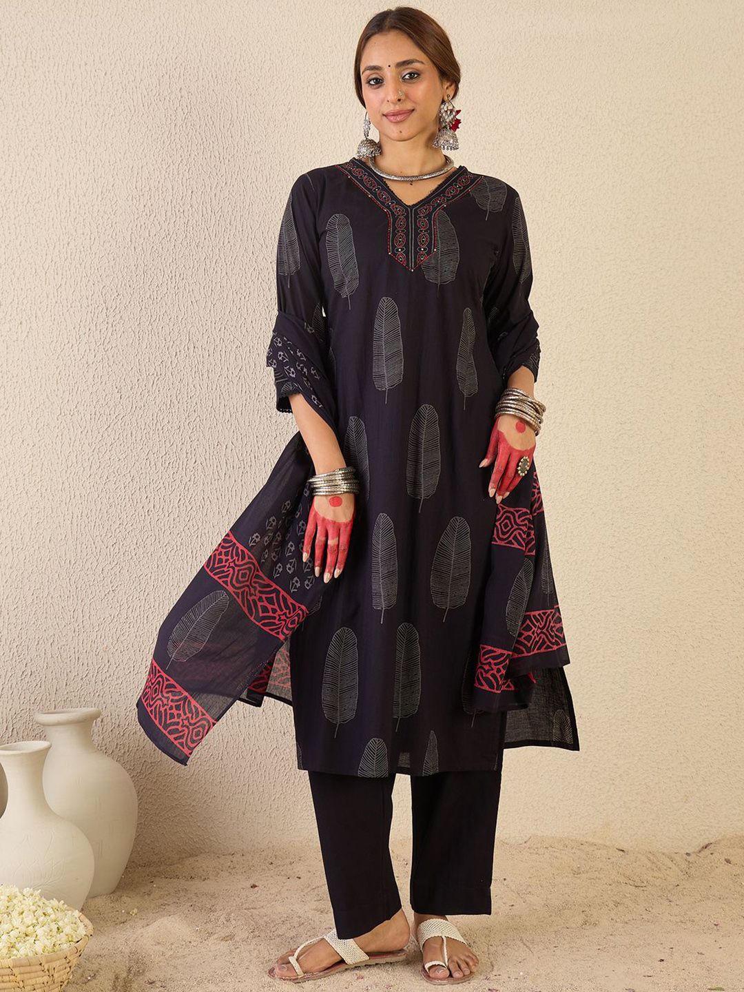 Dhiyona IE Women Printed Pure Cotton Kurta with Trousers & With Dupatta