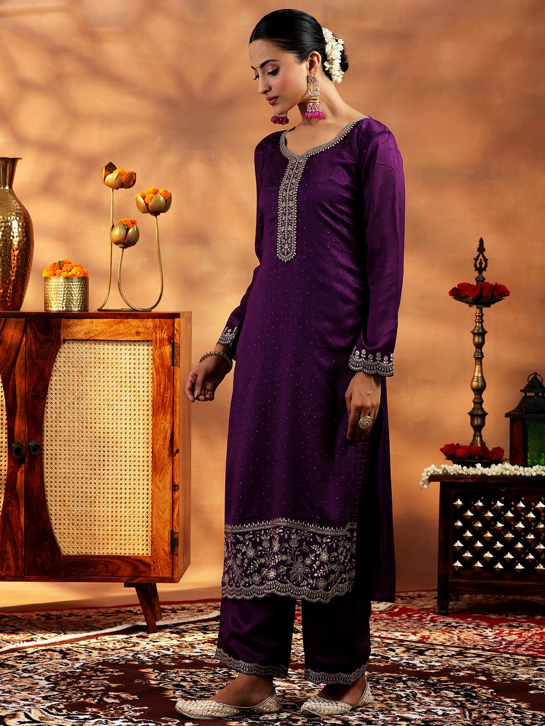 Dhiyona LL Women Floral Embroidered Regular Beads and Stones Kurta with Palazzos & With Dupatta