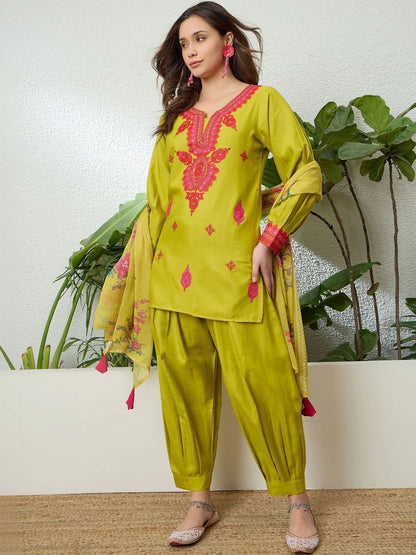 Women Ethnic Motifs Embroidered Regular Thread Work Kurta with Patiala & With Dupatta