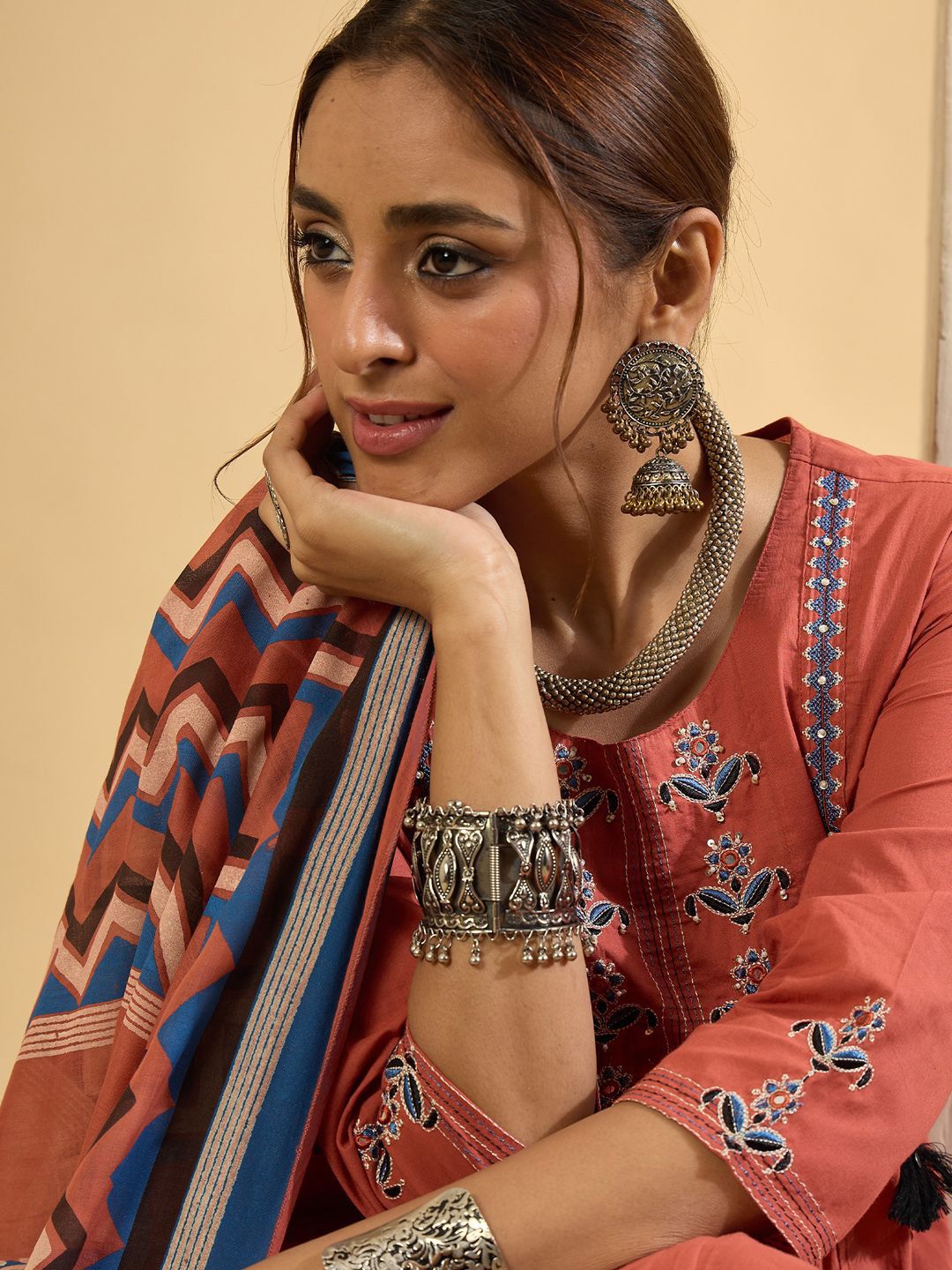 Dhiyona IE Women Floral Embroidered Regular Pure Cotton Kurta with Trousers & Dupatta