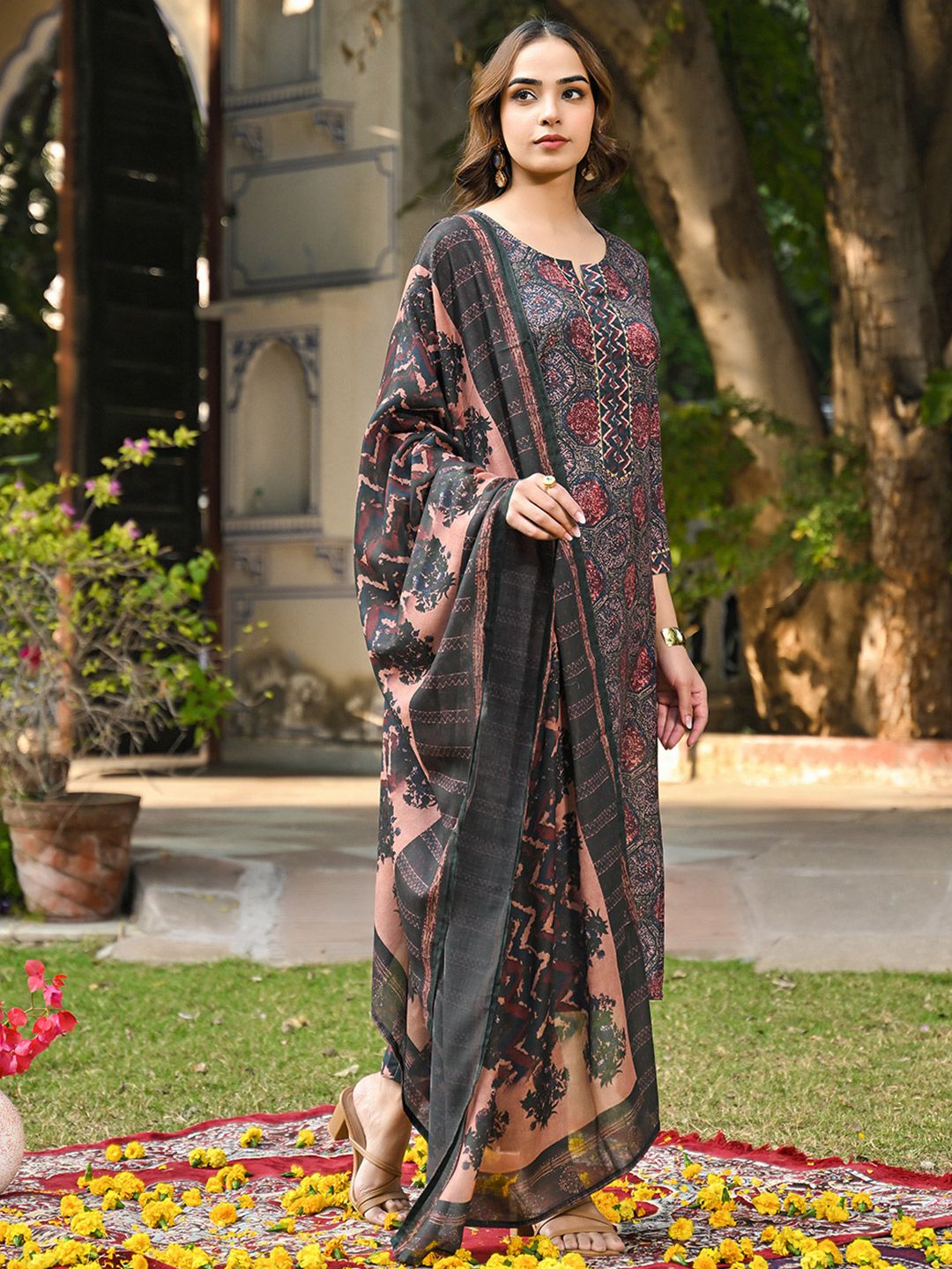 Dhiyona KL Geometric Printed Notch Neck Gotta Patti Straight Kurta With Trousers & Dupatta