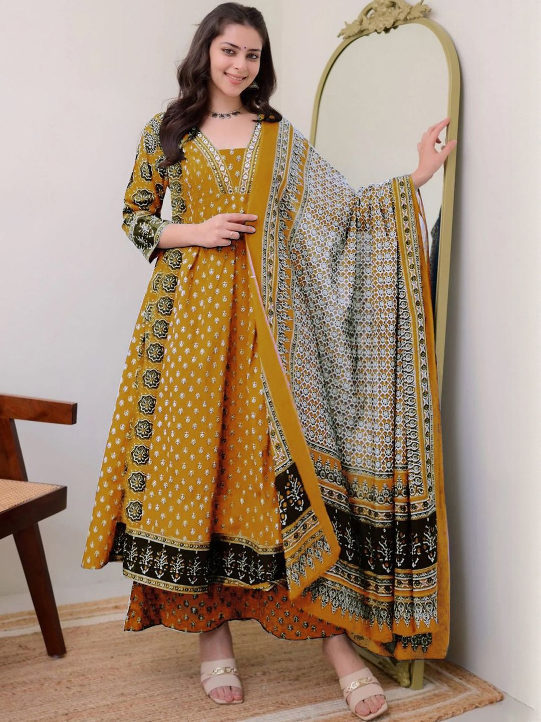 Dhiyona KL Ethnic Motifs Printed Anarkali Kurta With Trouser & With Dupatta