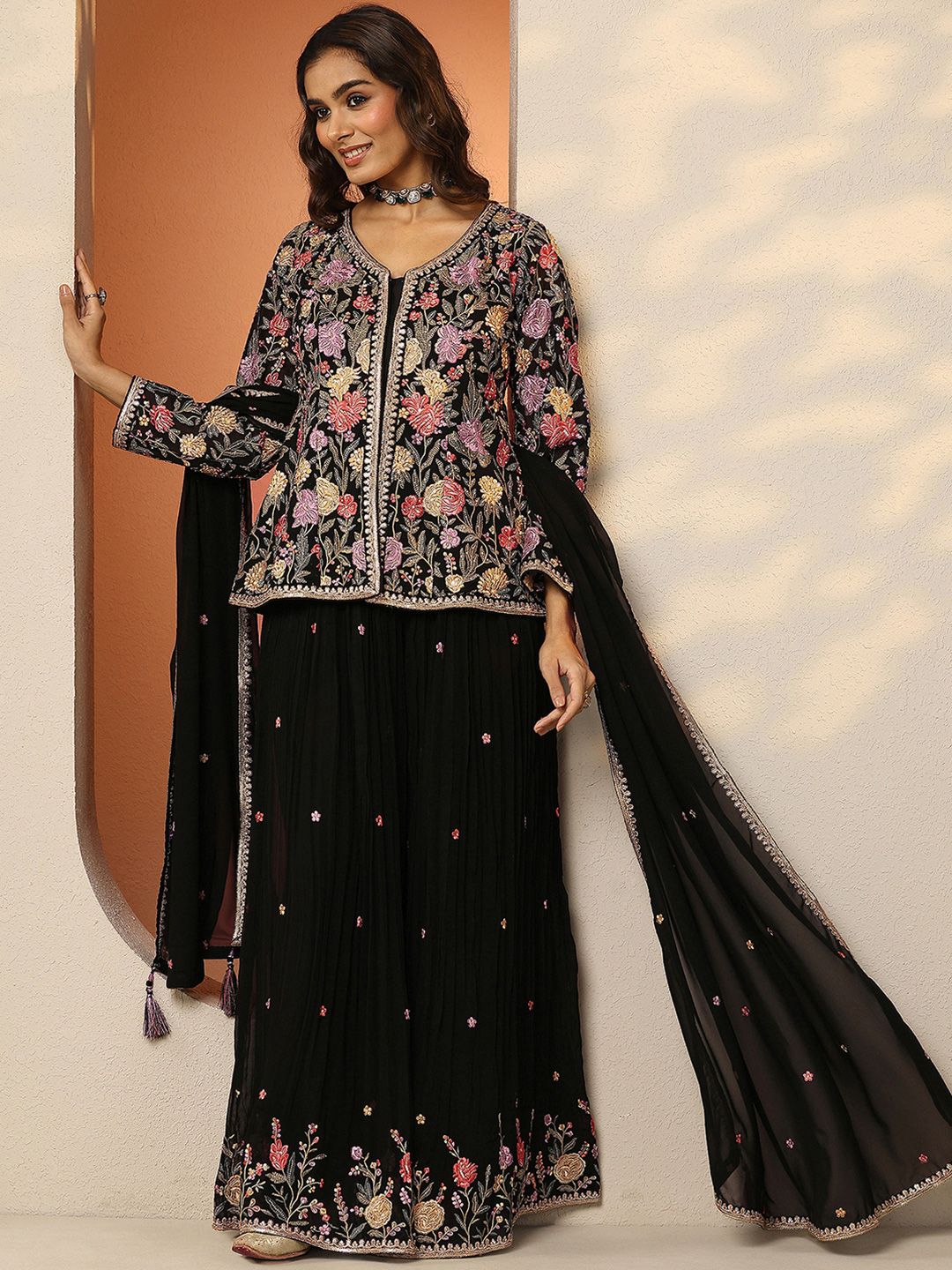 Dhiyona LL Women Floral Embroidered Regular Thread Work Kurta with Sharara & With Dupatta