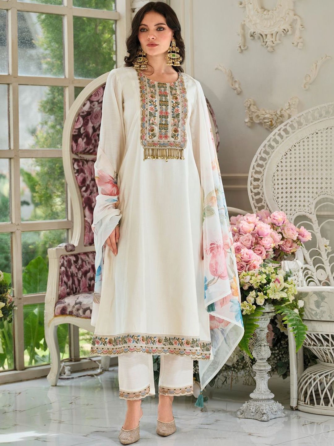 Women Floral Embroidered Regular Thread Work Kurta with Trousers & With Dupatta