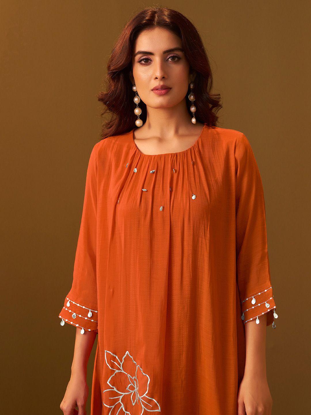 Dhiyona IE Women Floral Embroidered Regular Thread Work Kurta with Trousers