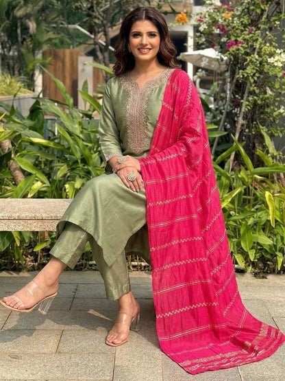 Floral Embroidered V-Neck Thread Work Kurta With Trousers & Dupatta