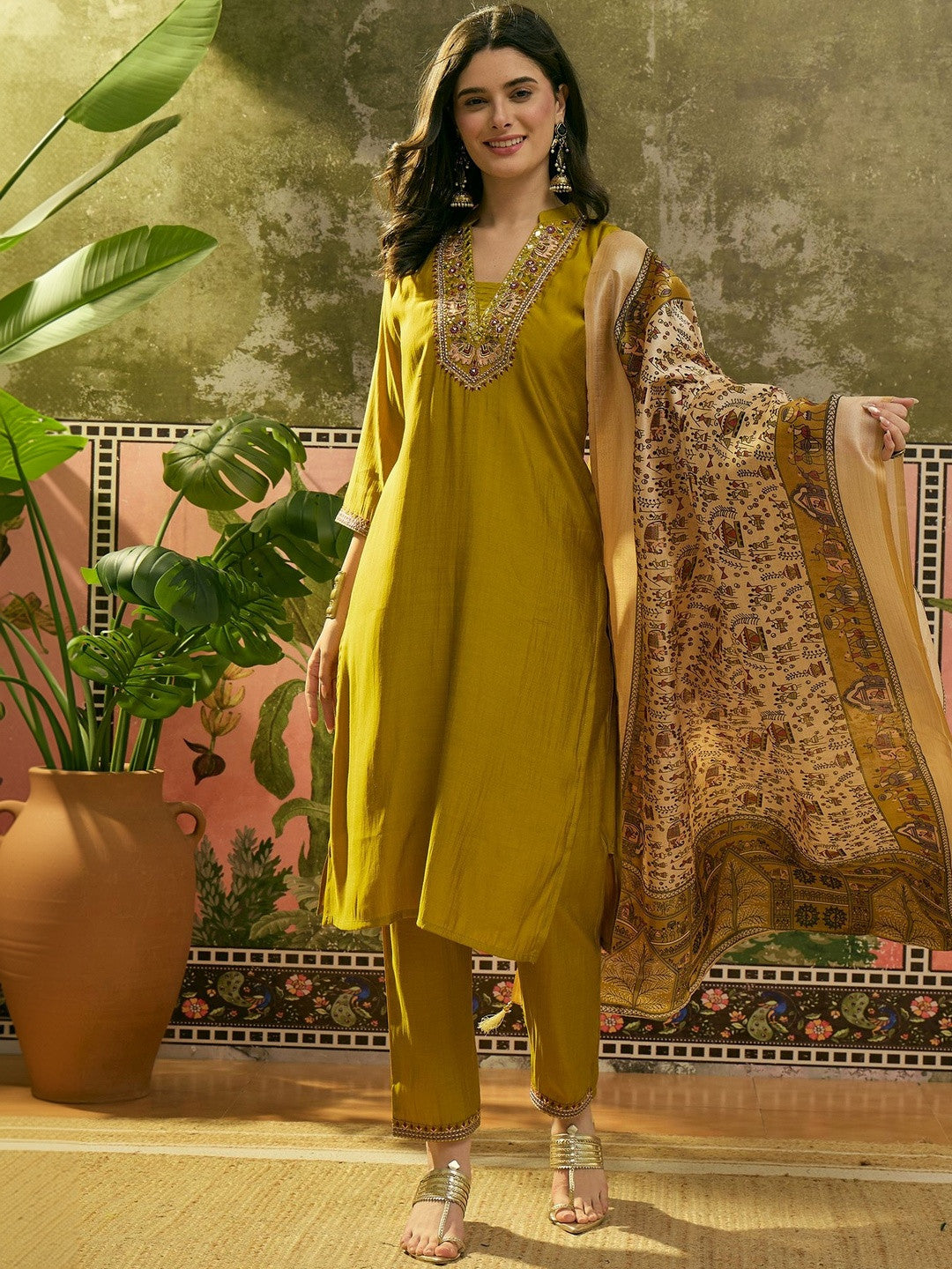 Printed Round Neck Kurta Trousers & Dupatta