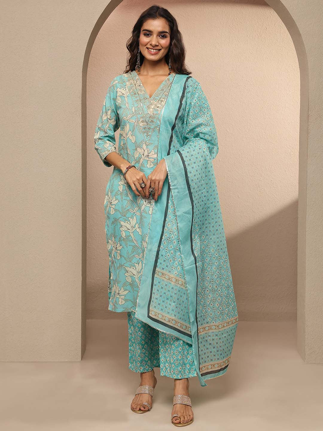 Women Floral Printed Regular Thread Work Kurta with Trousers & With Dupatta