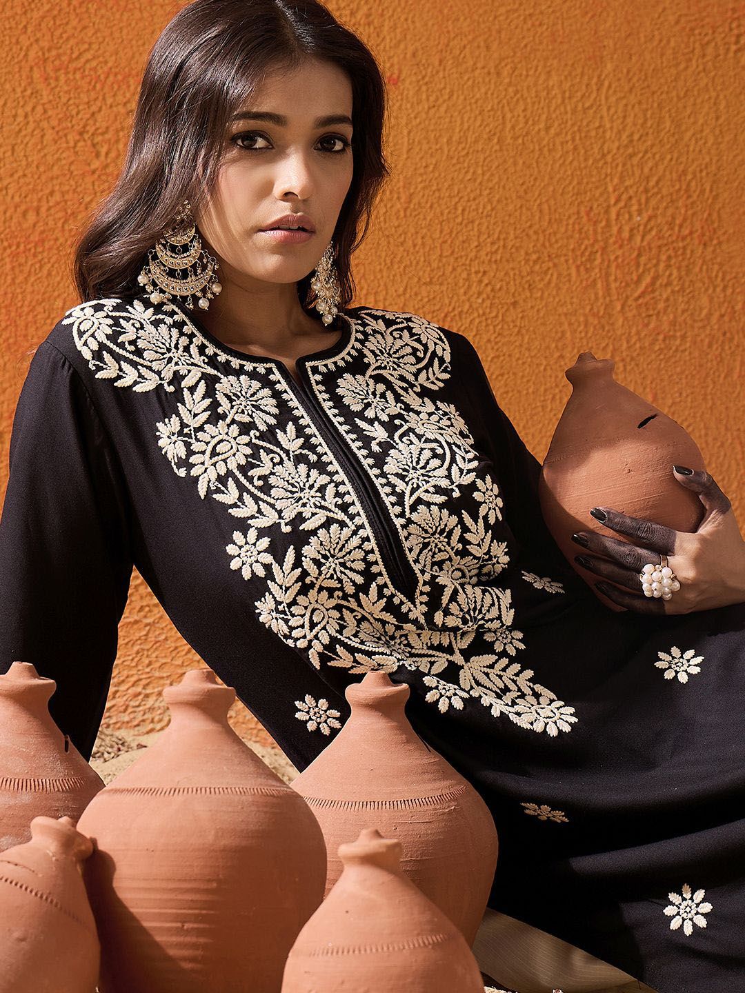 Dhiyona IE Black Floral Embroidered Straight Kurta