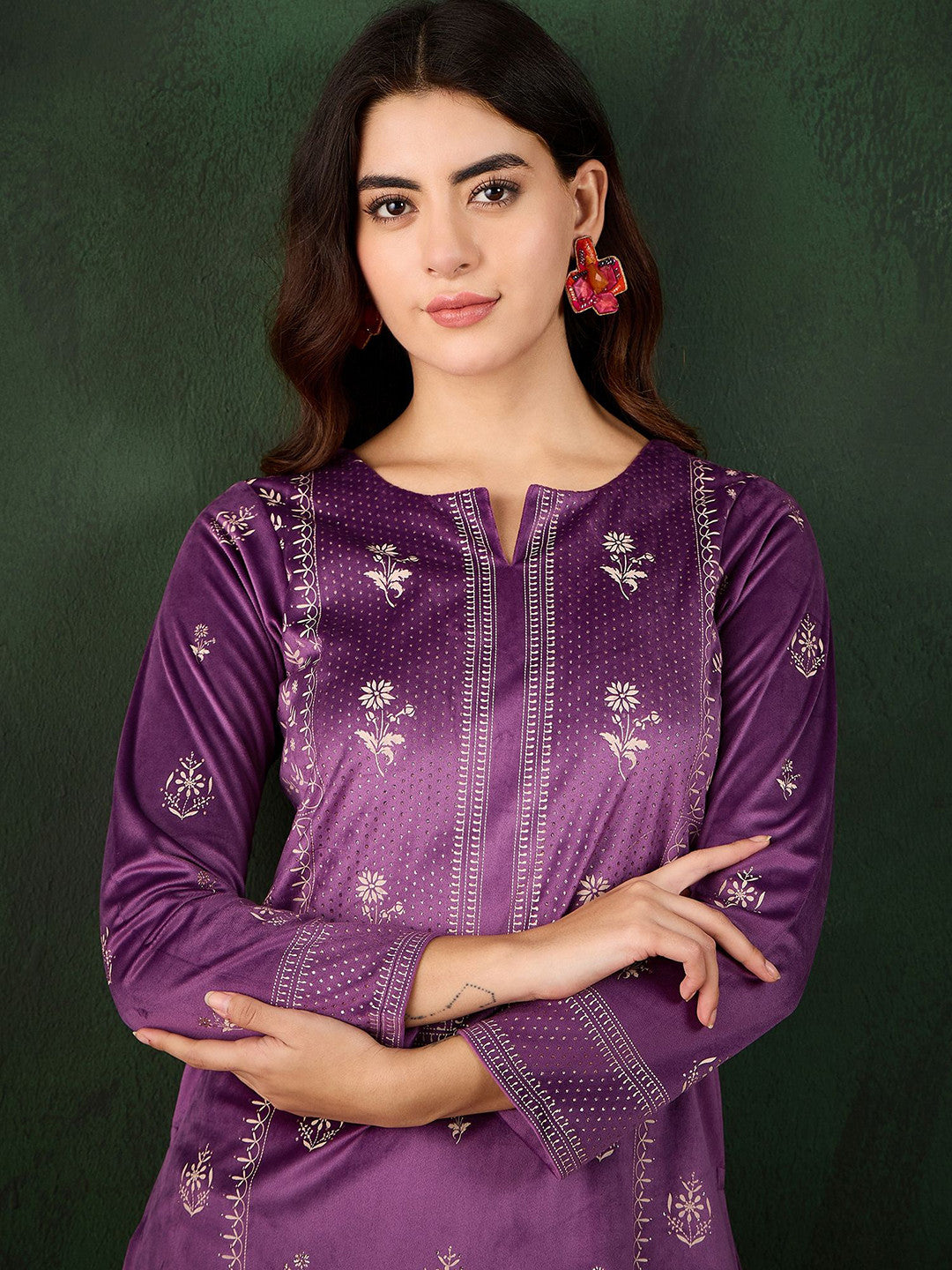 Dhiyona SN Floral Printed Winter Heavy Velvet Kurta & Trouser