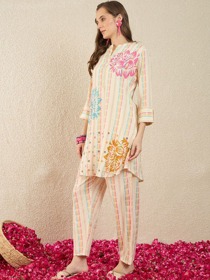 Dhiyona IE Printed Mandarin Collar Three-Quarter Sleeves Top With Trousers