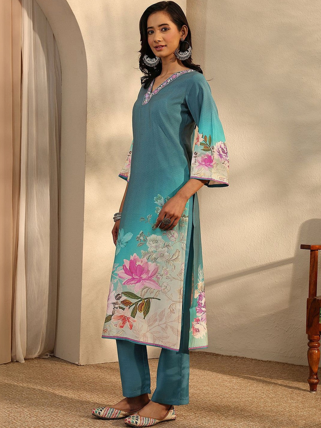 Women Floral Printed Regular Thread Work Kurta with Trousers & With Dupatta
