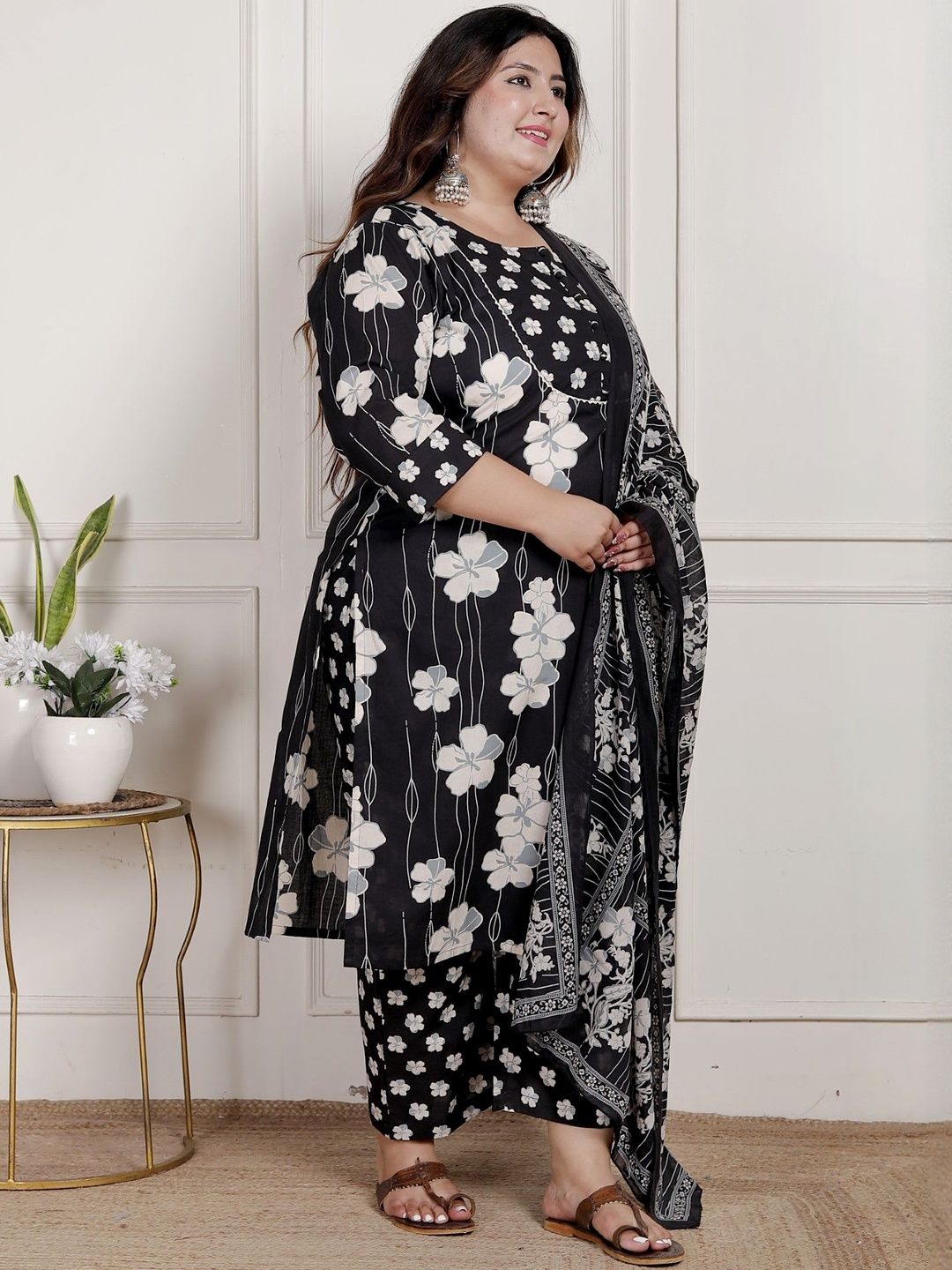 Dhiyona KL Women Floral Printed Cotton Kurta & Trousers With Dupatta
