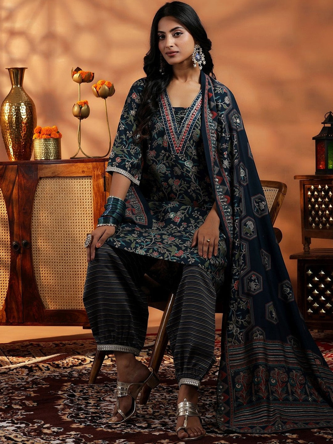 Women Floral Printed Regular Thread Work Kurta with Harem Pants & With Dupatta