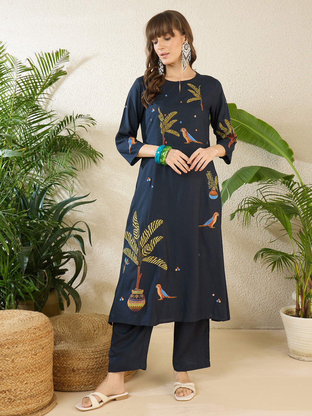 Women Ethnic Motifs Embroidered Regular Thread Work Kurta with Trousers