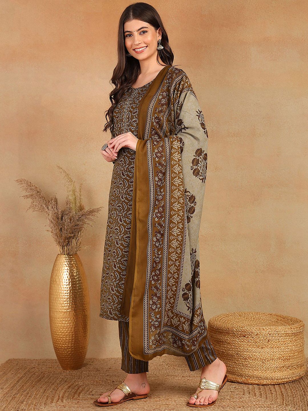 Dhiyona KL Floral Printed Thread Work Straight Kurta with Trousers & Dupatta