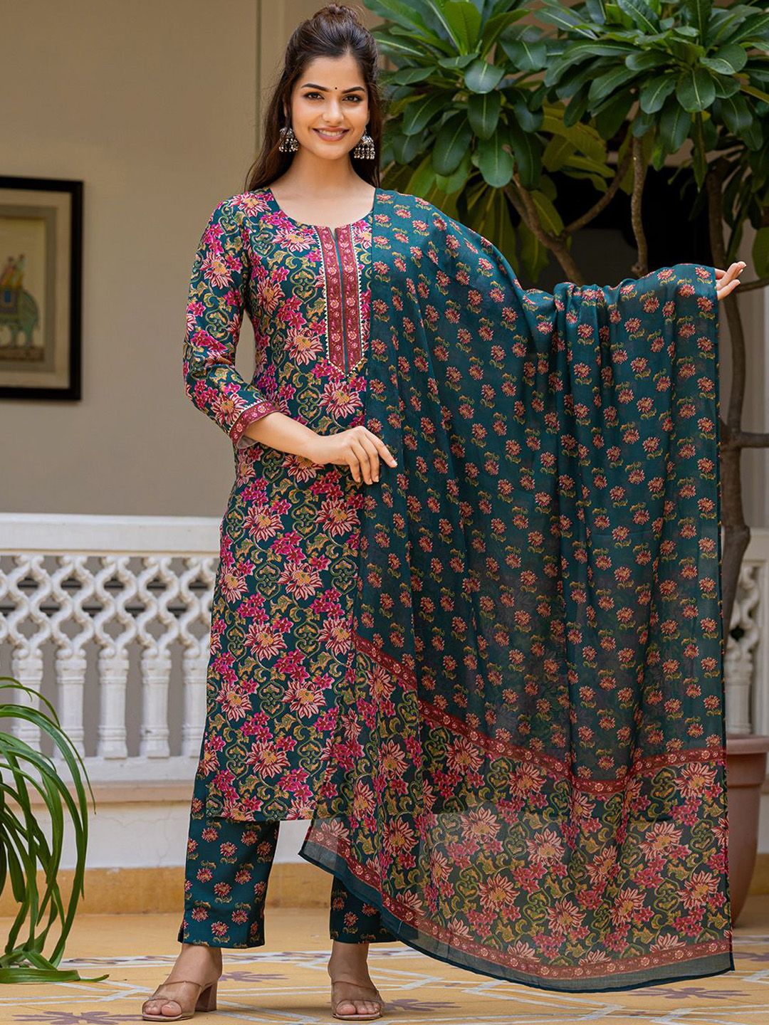 Dhiyona KL Women Floral Printed Regular Kurta with Trousers & Dupatta
