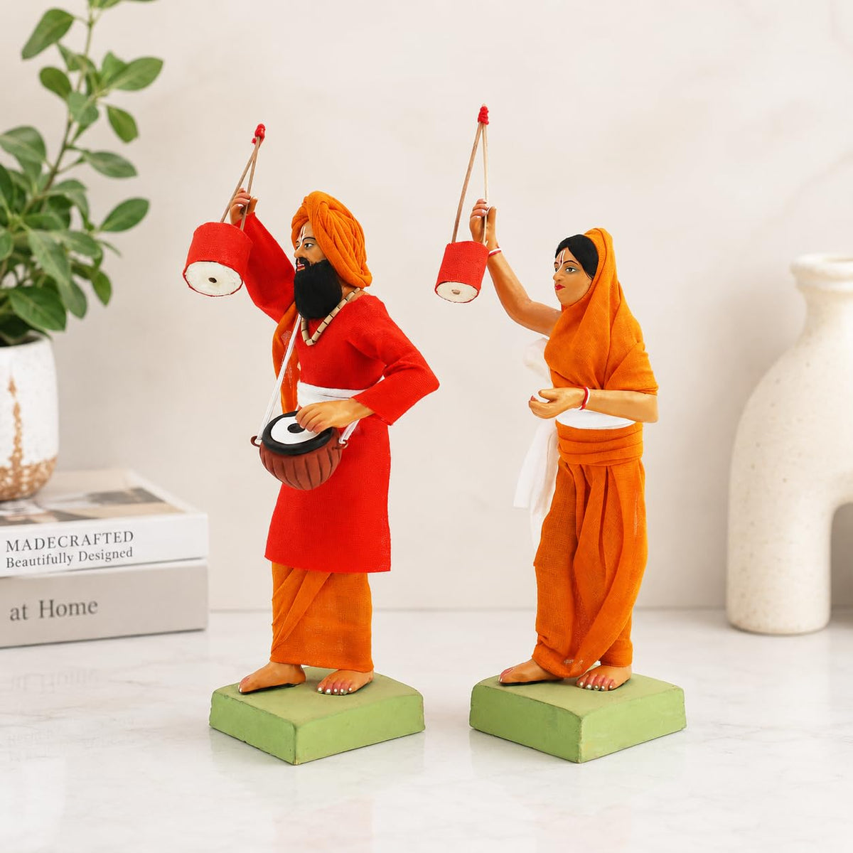 Niharika Collections Krishnanagar Handmade Clay Human Figure Gift & Decor (Folk Singer Couple)