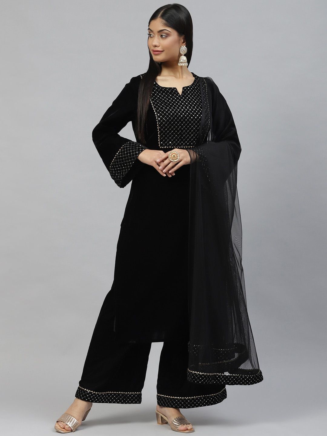 Dhiyona KL Yoke Designed Regular Sequinned Velvet Kurta with Palazzos & Dupatta
