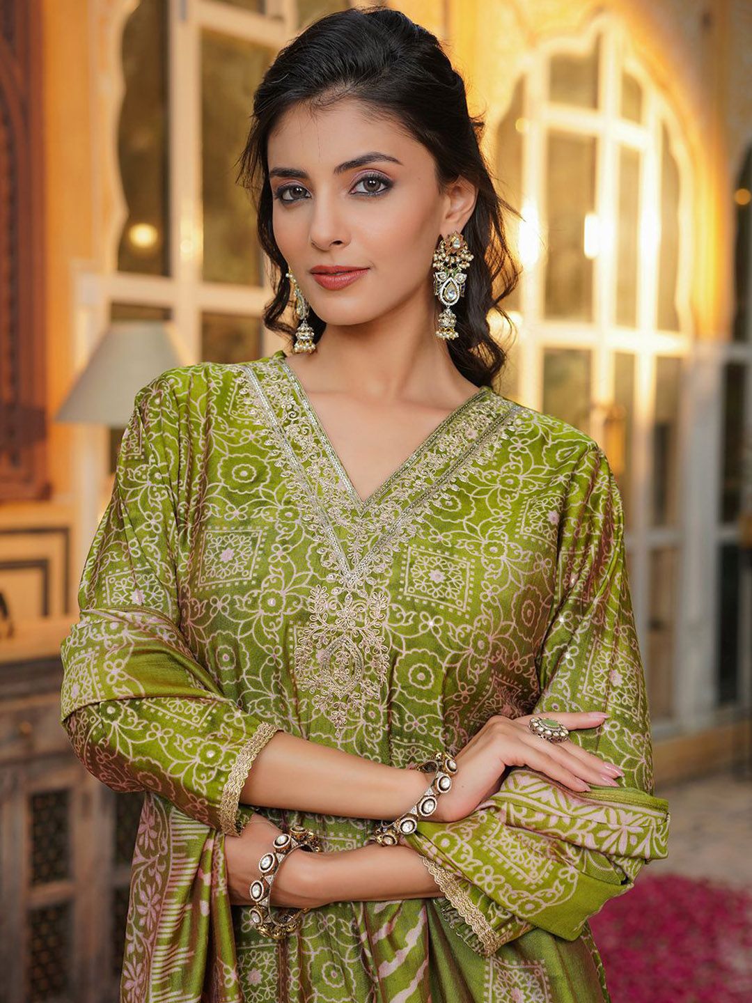 Dhiyona KL Women Ethnic Motifs Printed Regular Thread Work Kurta with Trousers & Dupatta