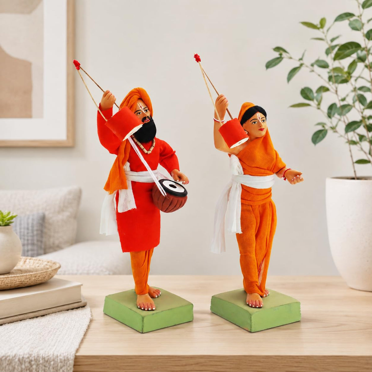 Niharika Collections Krishnanagar Handmade Clay Human Figure Gift & Decor (Folk Singer Couple)