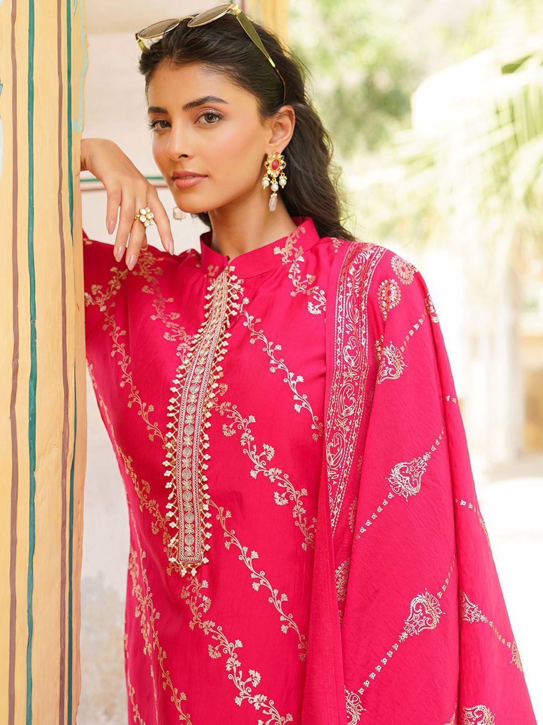 Dhiyona KL Women Floral Printed Straight Kurta with Trousers & Dupatta