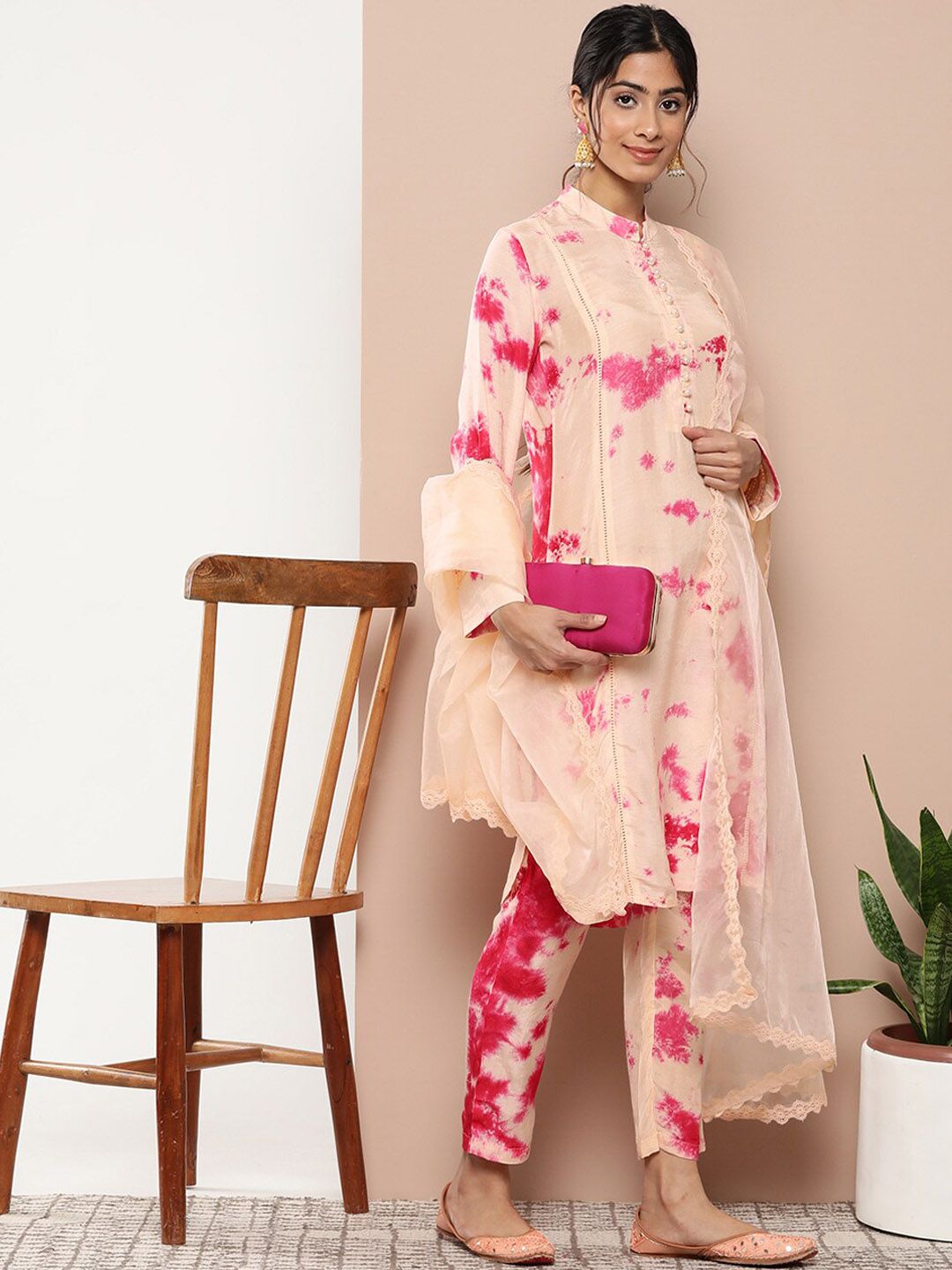 Dhiyona KL Abstract Printed Mandarin Collar Straight Kurta & Trouser With Dupatta