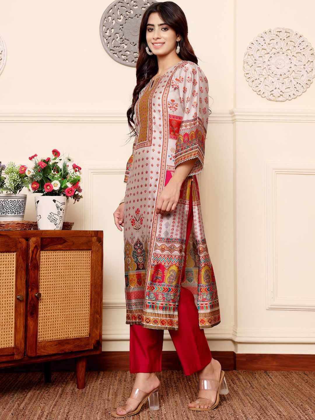 Off White Ethnic Motifs Printed Gotta Patti Notch Neck Chanderi Silk Kurta With Trousers