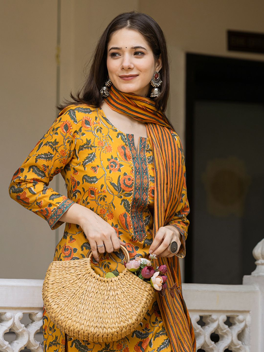 Dhiyona KL Floral Printed Regular Cotton Blend Kurta with Trousers With Dupatta
