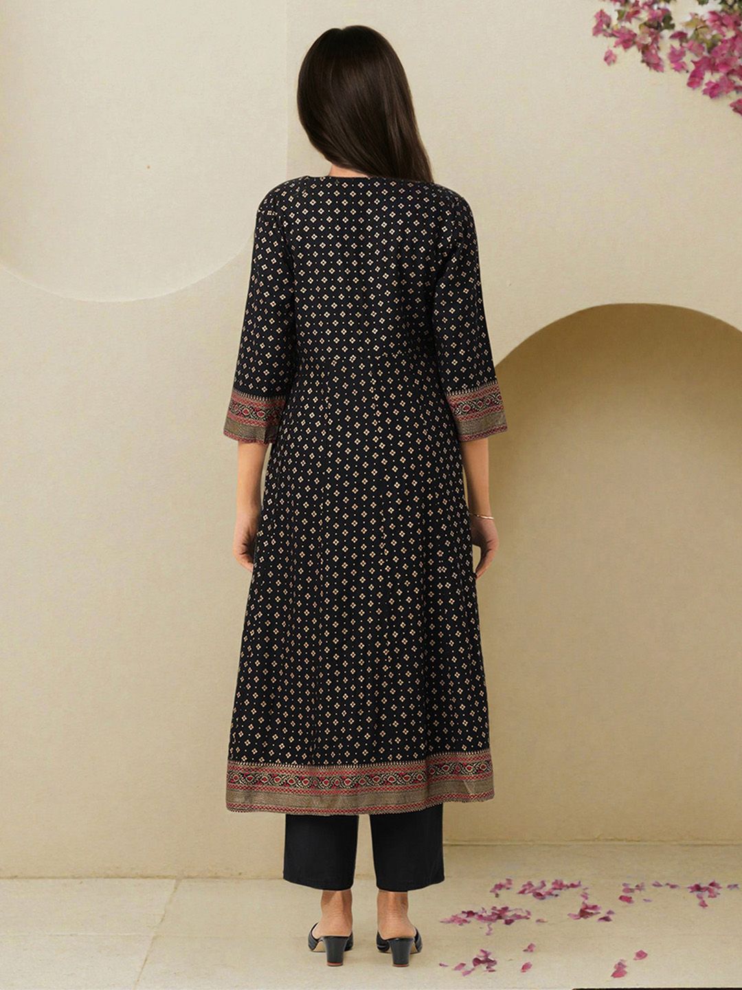 Dhiyona IS Women's Floral Printed V-Neck A-Line Kurta With Trousers