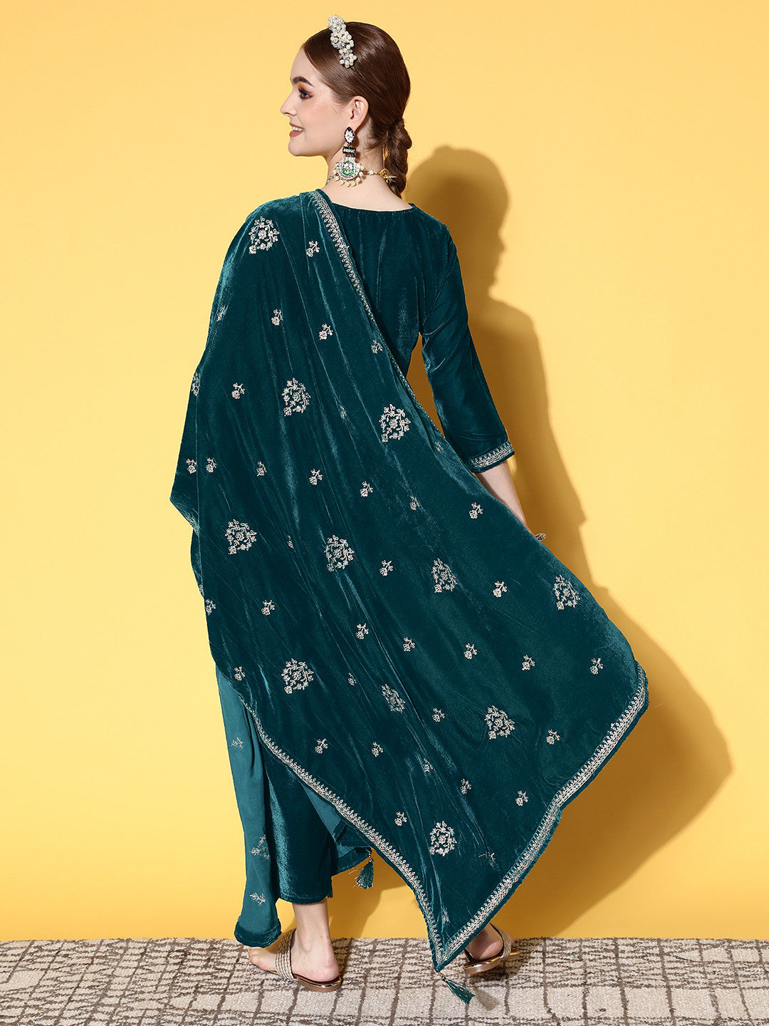 Women Floral Velvet Kurta Set