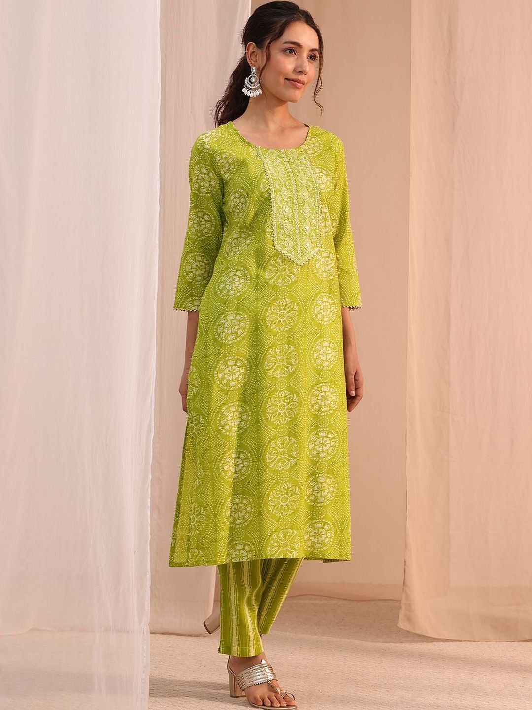 Women Ethnic Motifs Printed Regular Mirror Work Kurta with Trousers & With Dupatta