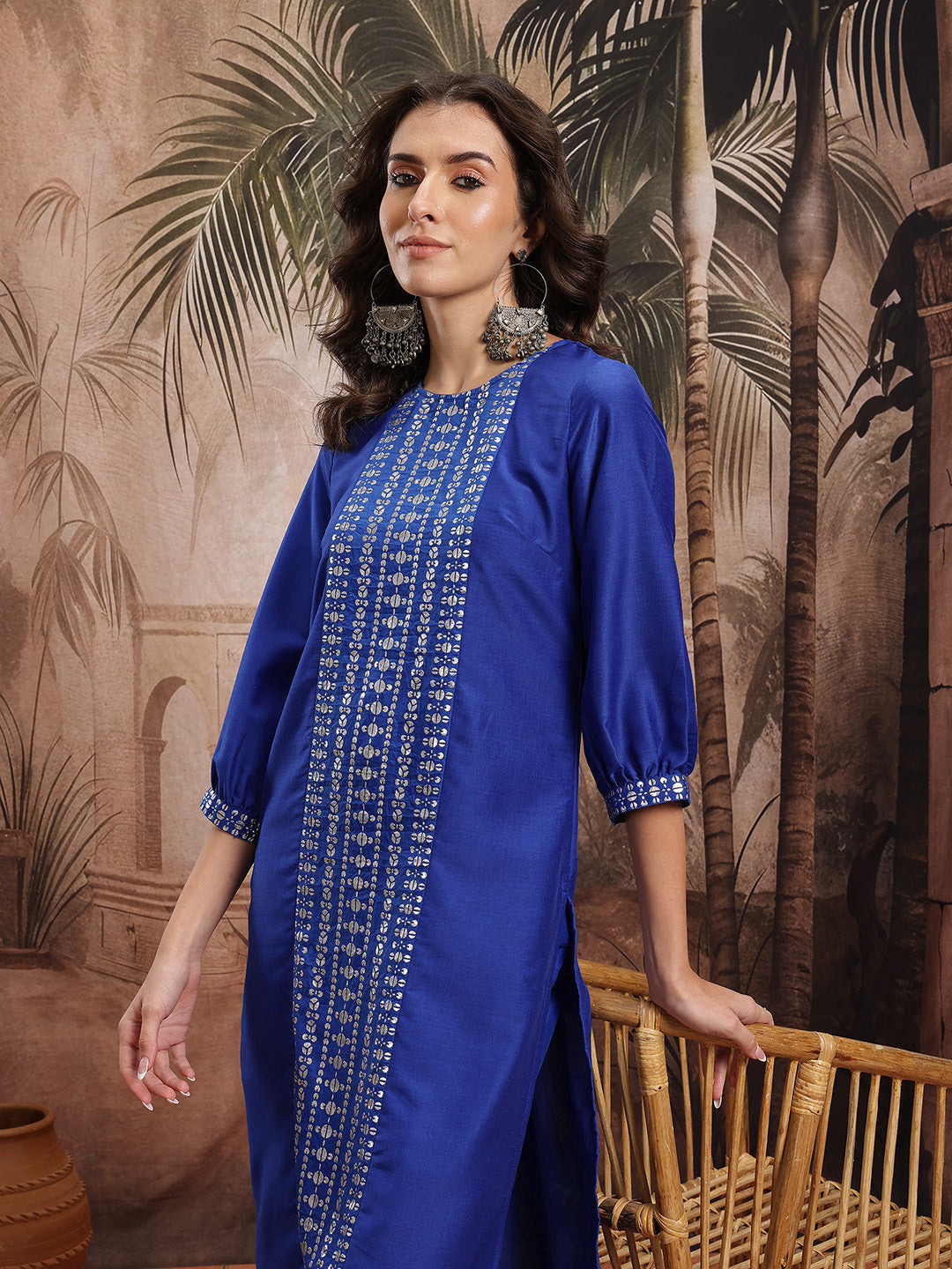 Women Foil Print Kurta with Trousers