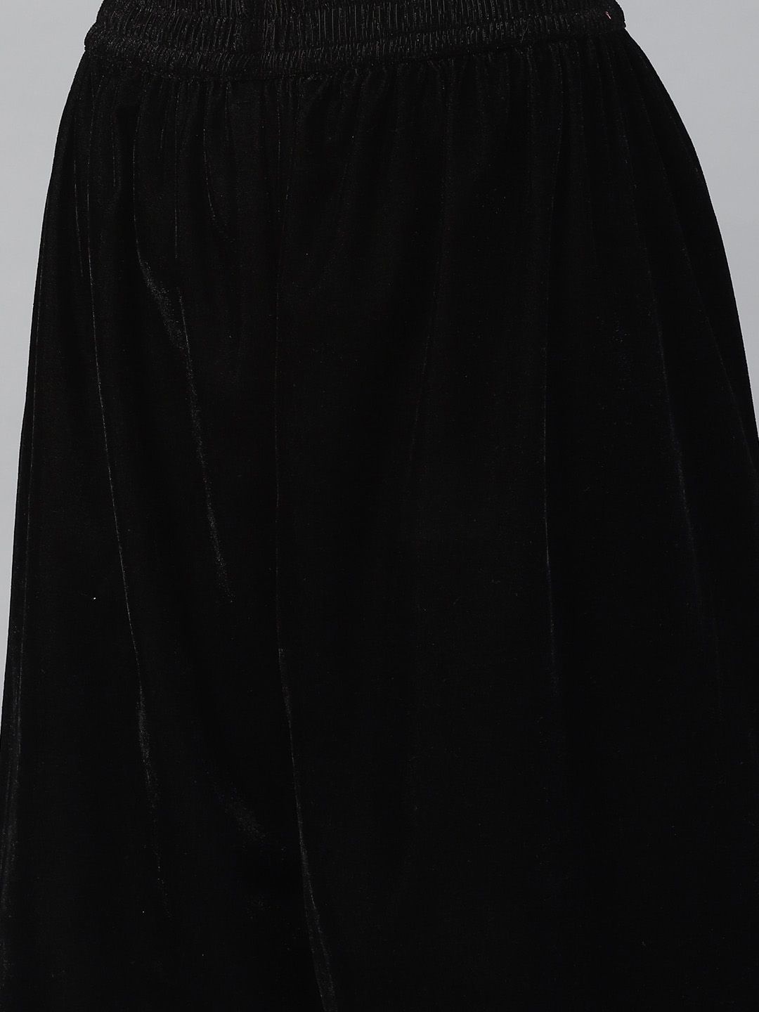 Dhiyona KL Yoke Designed Regular Sequinned Velvet Kurta with Palazzos & Dupatta