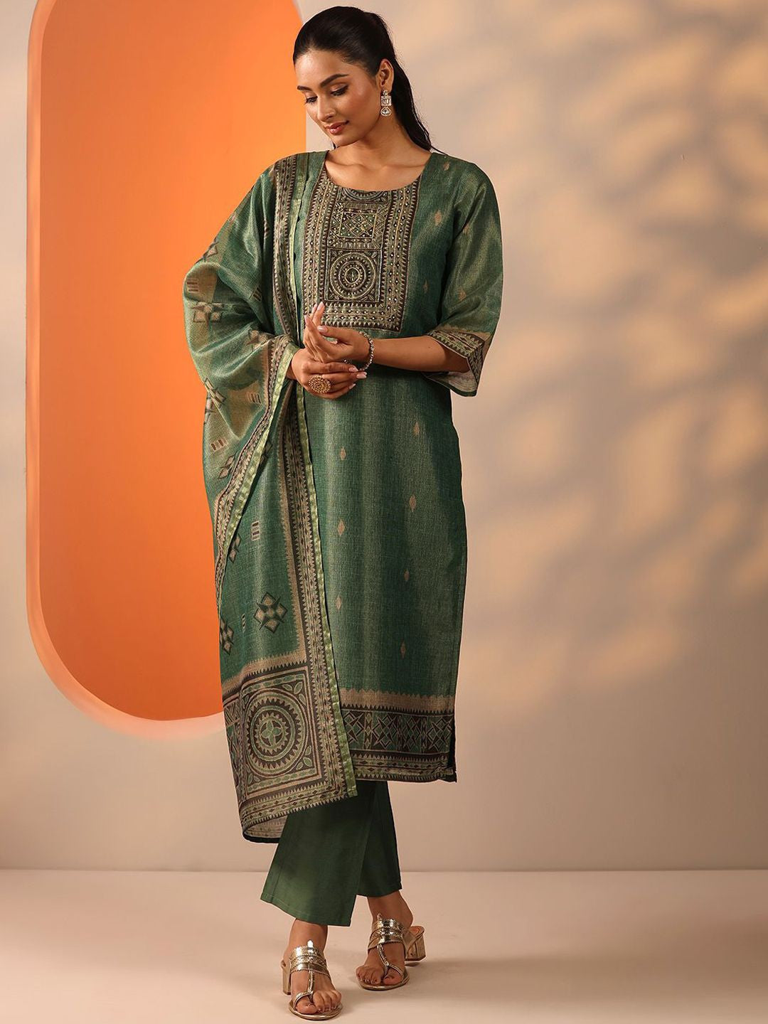 Geometric Printed Straight Kurta With Trousers And Dupatta