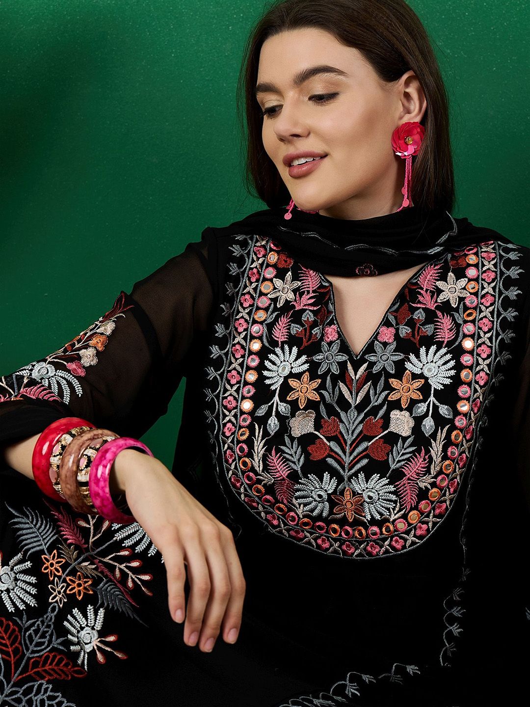 Dhiyona KL Floral Embroidered V-Neck Cuffed Sleeves Thread Work Kurta ,Palazzos & Dupatta