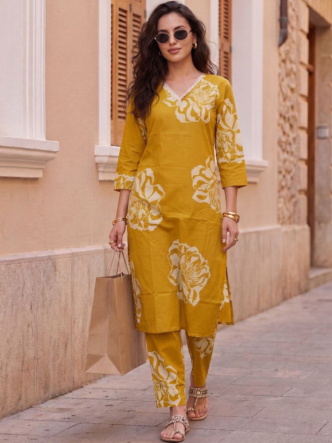 Women Floral Printed Regular Pure Cotton Kurta with Trousers