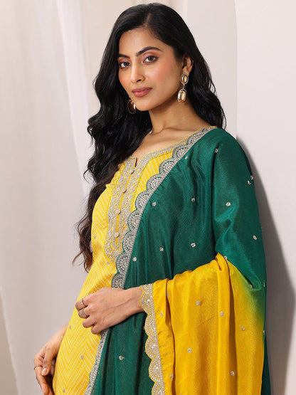 Women Bandhani Printed Regular Kurta with Trousers & With Dupatta