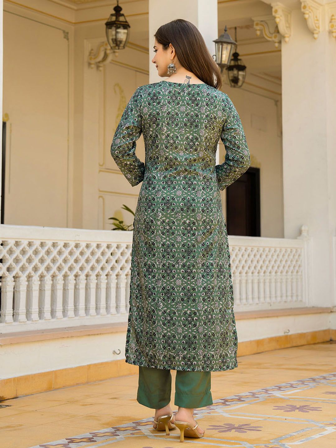 Dhiyona KL Women Ethnic Motifs Printed Regular Kurta with Trousers & Dupatta