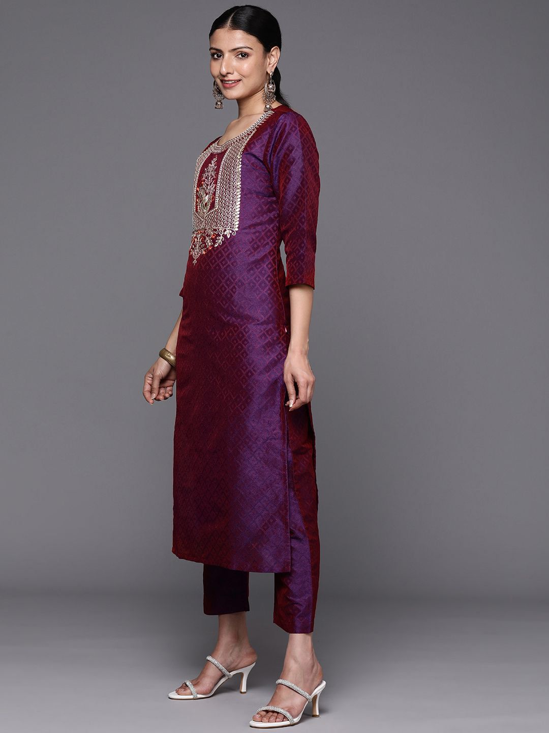 Dhiyona VA Women'sGeometric Woven Design Thread and Zari Work Straight Kurta with Trousers & Dupatta