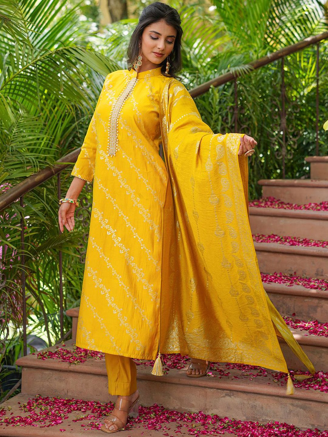 Dhiyona KL Floral Printed Mandarin Collar Straight Kurta With Trousers And Dupatta