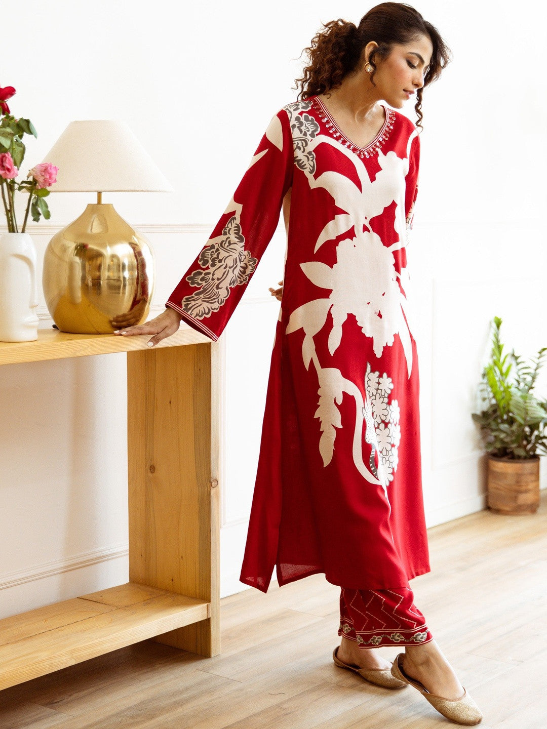 Women Floral Printed Regular Sequinned Kurta with Trousers