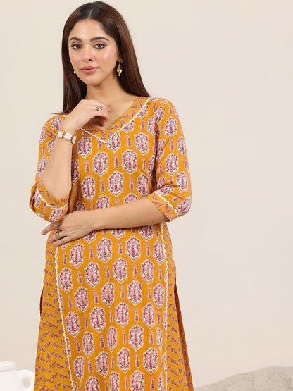 Women Floral Printed Regular Kurta with Trousers